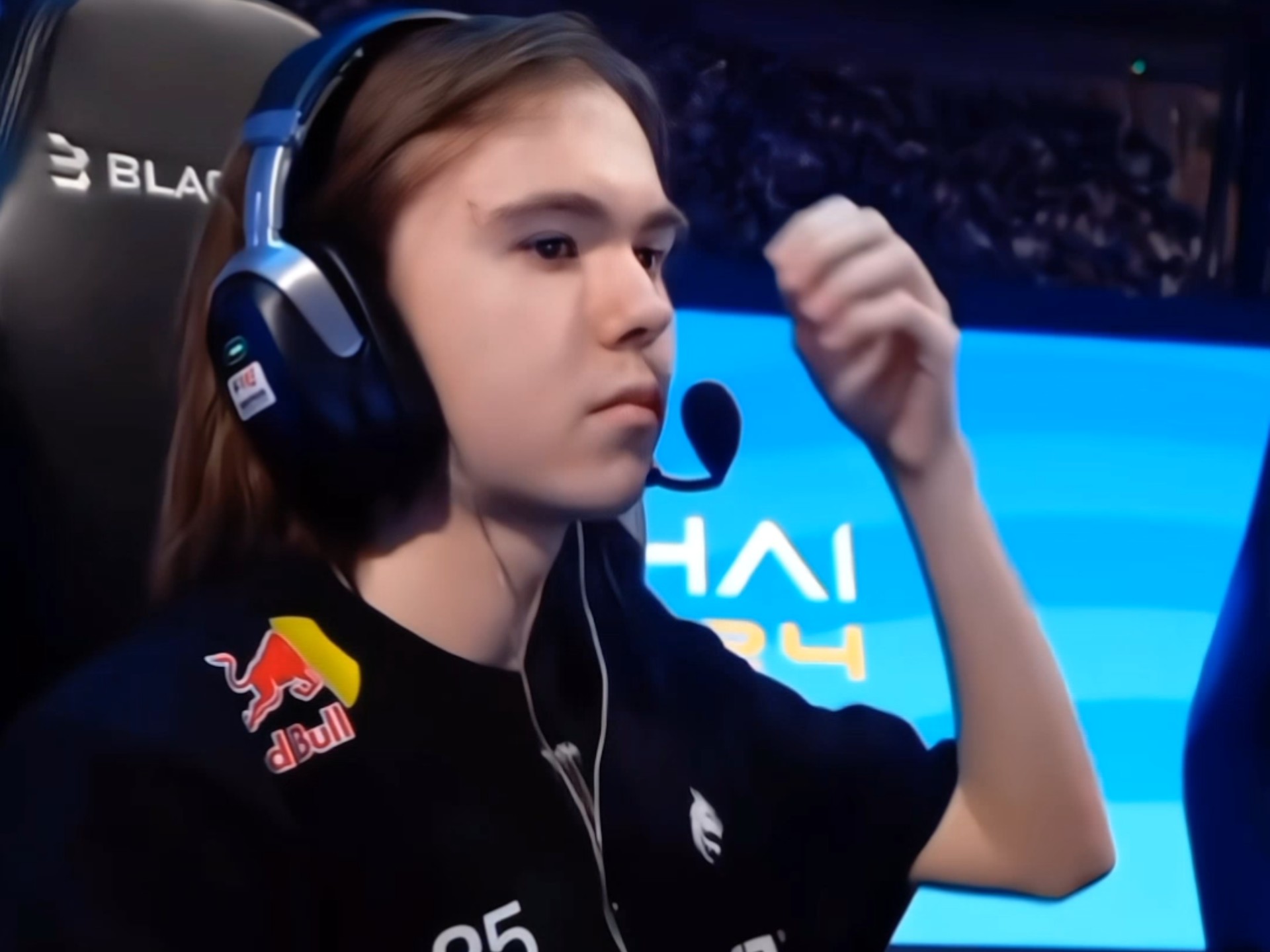 以其沉着冷 以其沉着冷