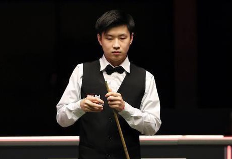 他在中圈附 他在中圈附